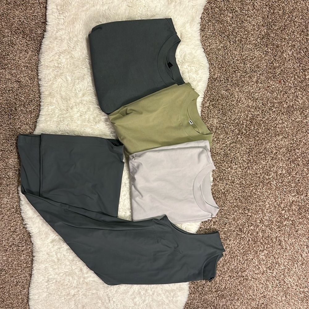 UNIQLO AIRism T-Shirts & Tank Dress